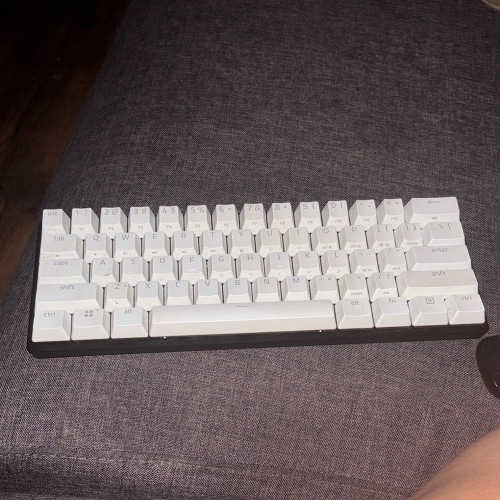 White Mechanical Keyboard - Picture 7 of 9